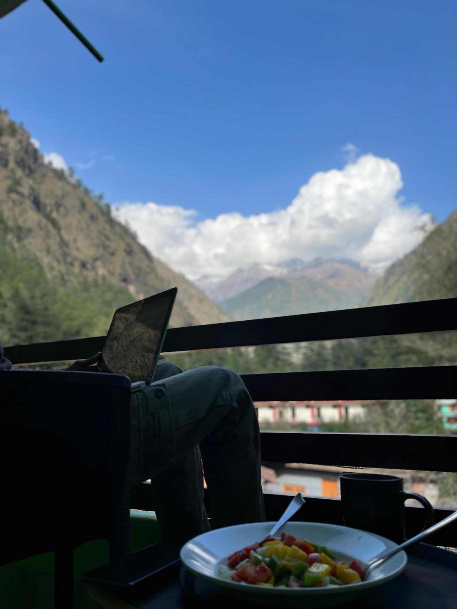 Hotel The Royal Orchard Kasol Exterior foto