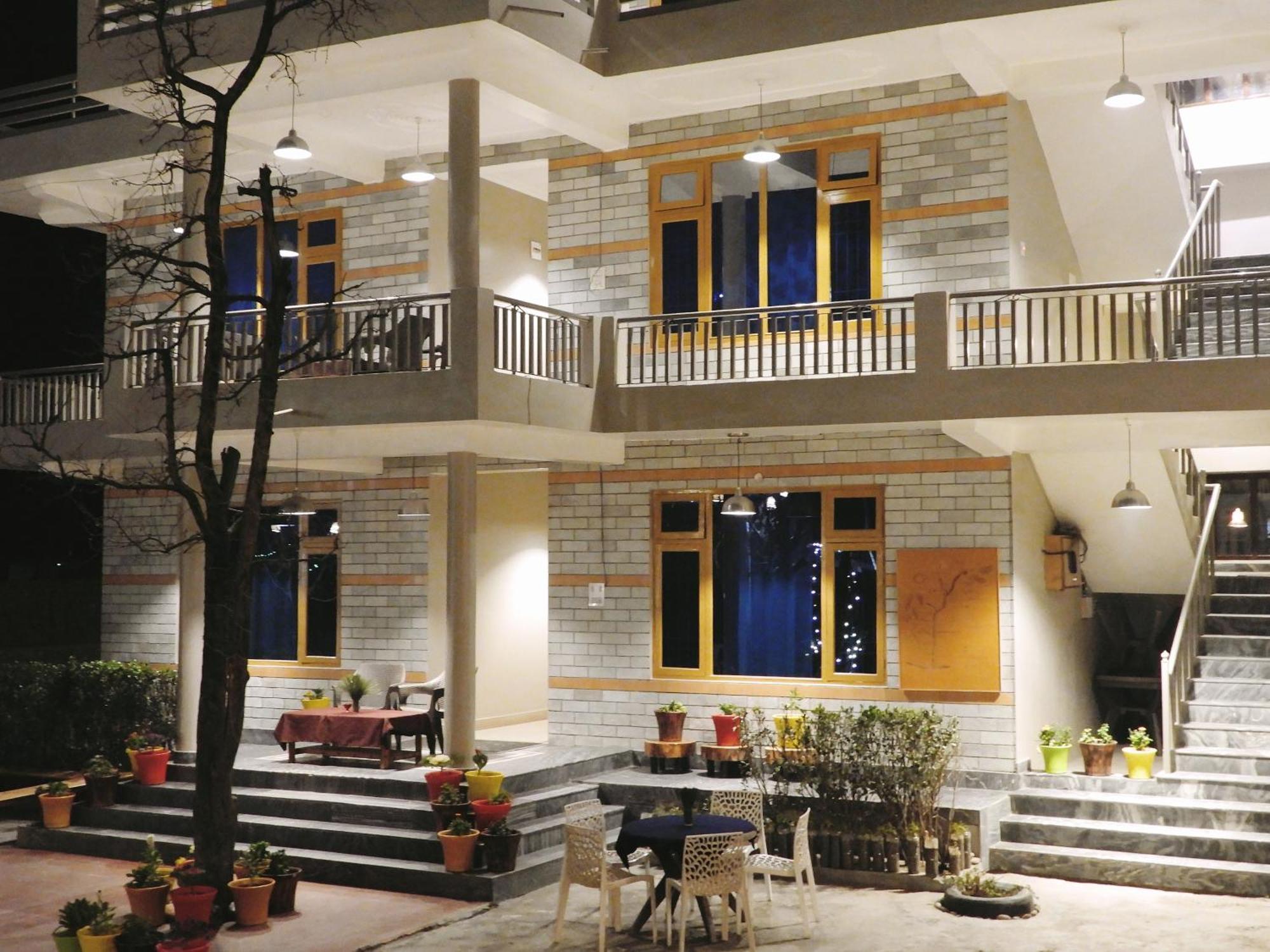 Hotel The Royal Orchard Kasol Exterior foto