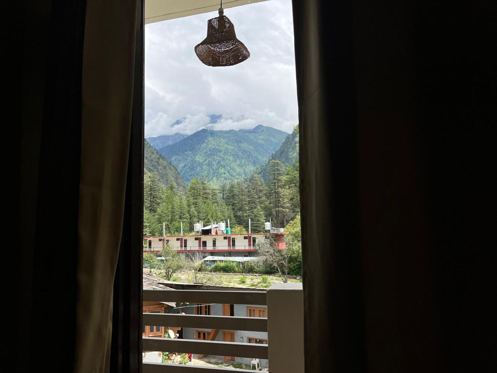 Hotel The Royal Orchard Kasol Exterior foto