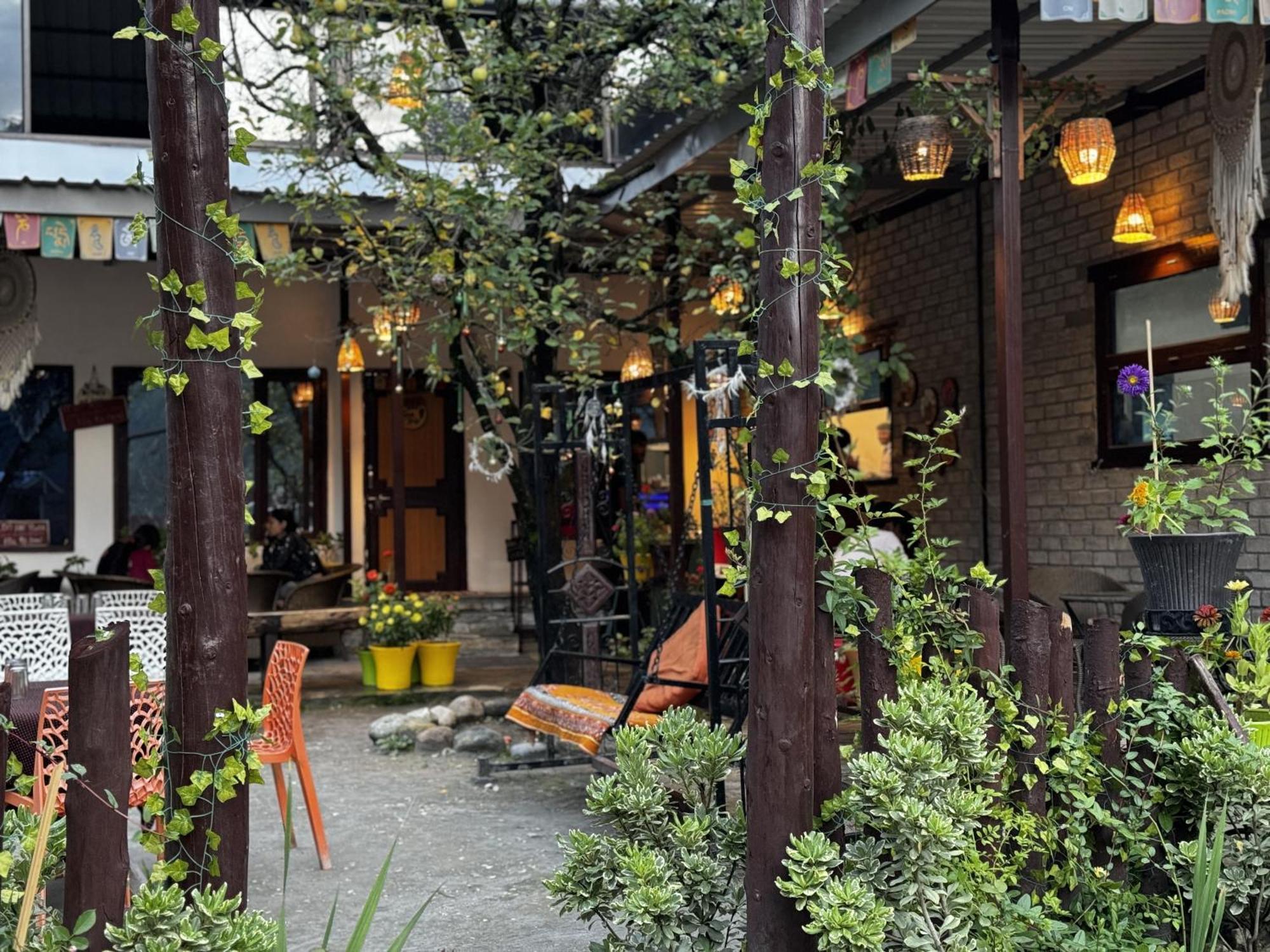 Hotel The Royal Orchard Kasol Exterior foto
