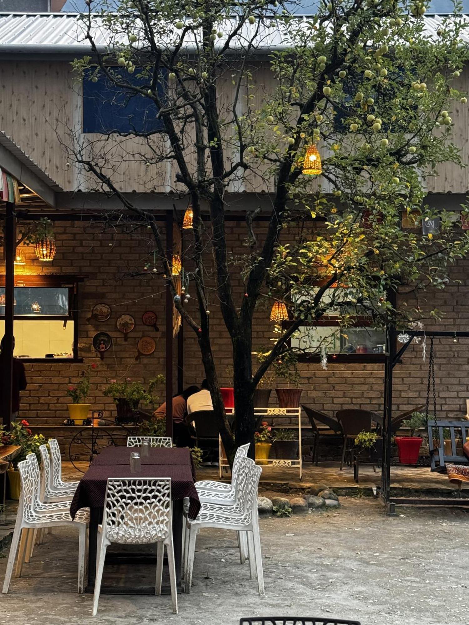 Hotel The Royal Orchard Kasol Exterior foto